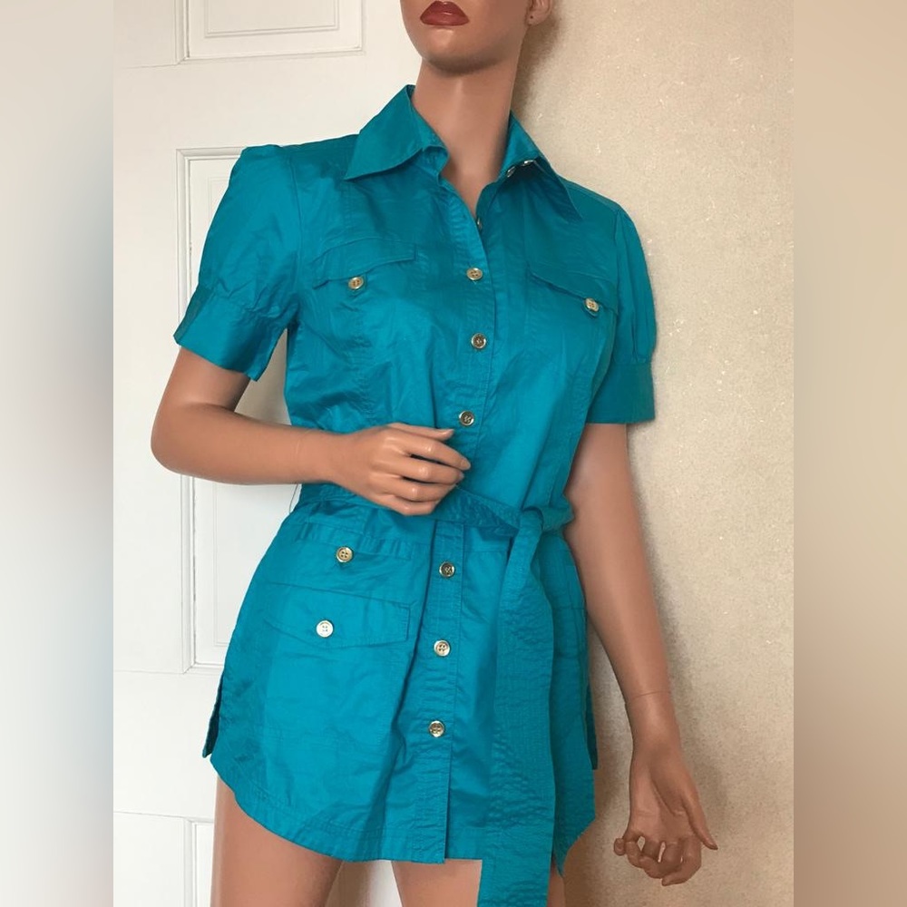 Bebe blue top with pockets, belt, & gold accent buttons in sz M. New, no tags.